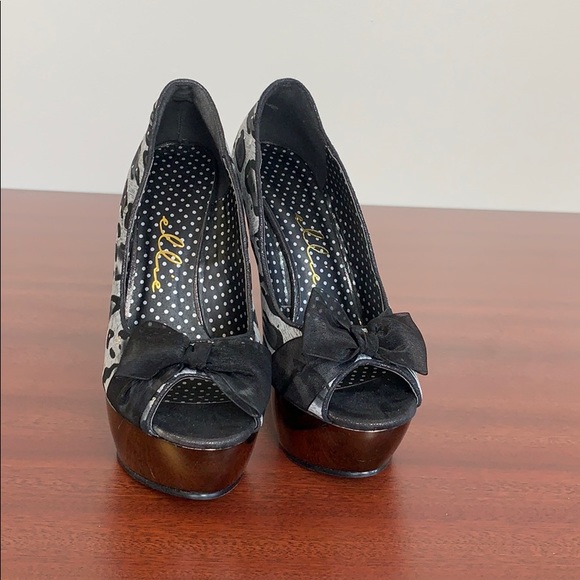 Ellie Shoes - Ellie platform heels size 7